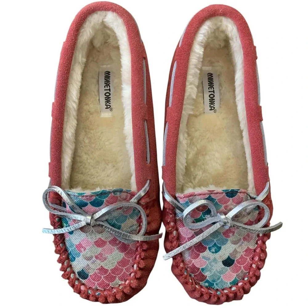 Minnetonka Cassie Moccasin‎ Slippers Kids 4 Pink Boho Mermaid Scales cottagecore